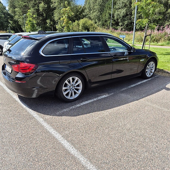 BMW 525 2 of 5