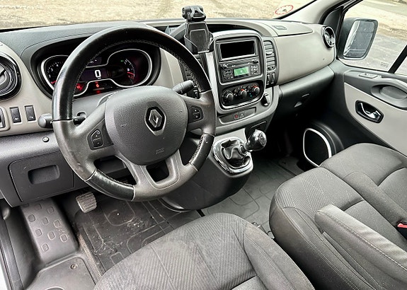Renault Trafic 7 of 8