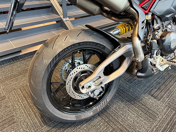 Ducati Hypermotard V2 5 of 9
