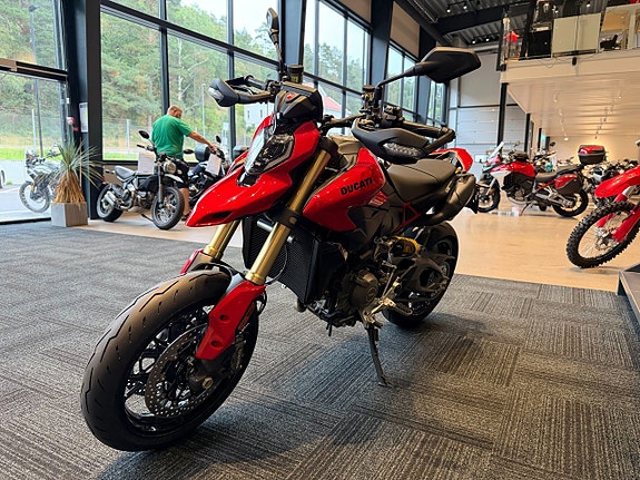 Ducati Hypermotard V2 8 of 9