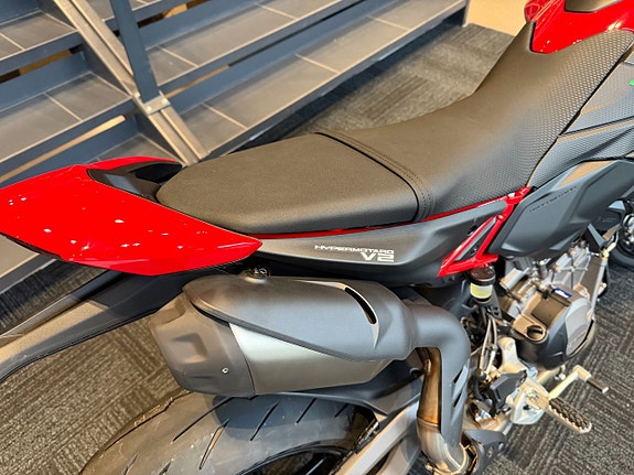 Ducati Hypermotard V2 4 of 9