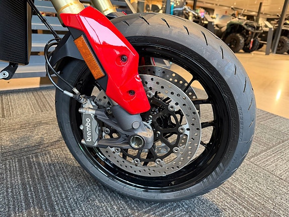 Ducati Hypermotard V2 7 of 9
