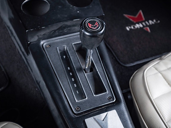 Pontiac Firebird 11 of 17