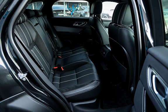 Land Rover Range Rover Velar 16 of 23