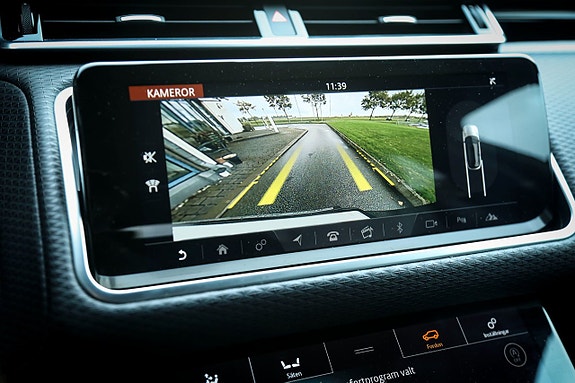 Land Rover Range Rover Velar 17 of 23