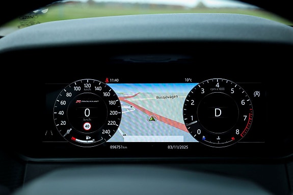 Land Rover Range Rover Velar 18 of 23