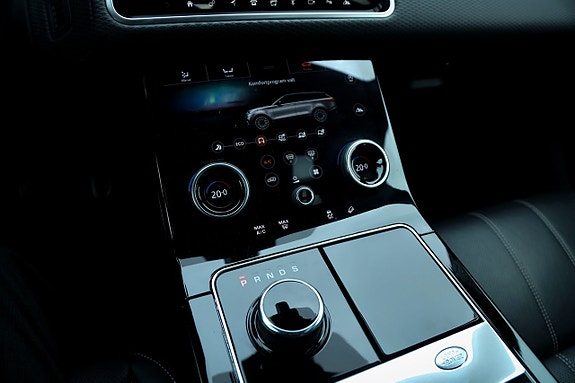 Land Rover Range Rover Velar 19 of 23