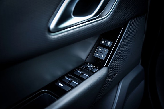 Land Rover Range Rover Velar 20 of 23
