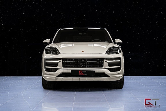 Porsche Cayenne 4 of 5
