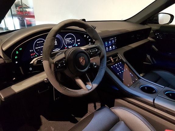 Porsche Taycan 4S 12 of 12
