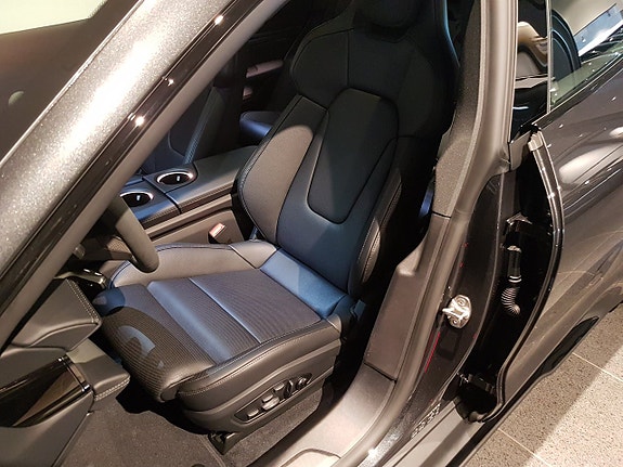 Porsche Taycan 4S 8 of 12