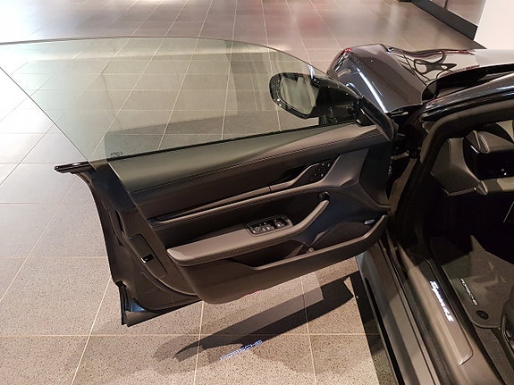 Porsche Taycan 4S 7 of 12