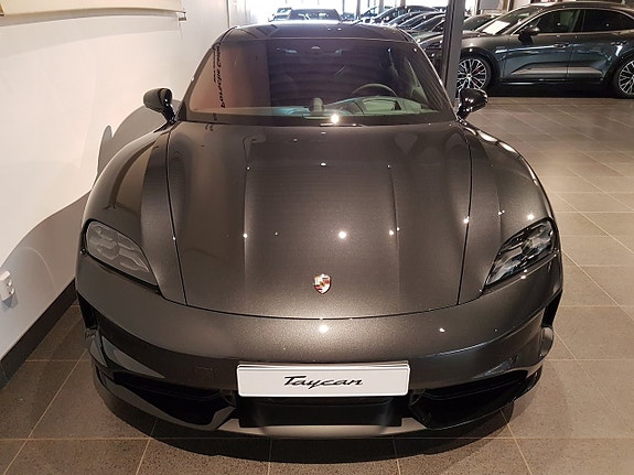 Porsche Taycan 4S 3 of 5