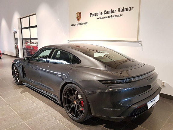 Porsche Taycan 4S 4 of 5