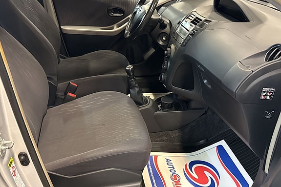 Toyota Yaris 7 of 8