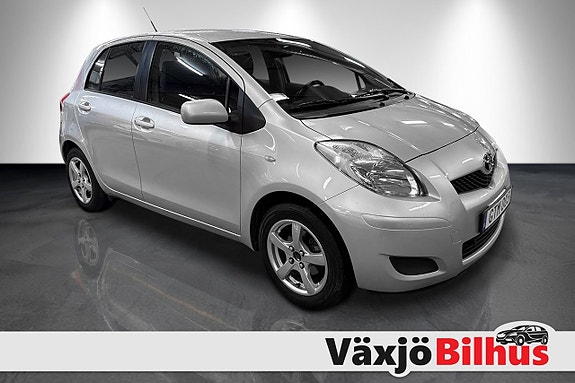 Toyota Yaris 4 of 8