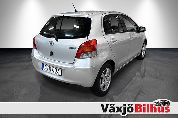 Toyota Yaris 3 of 8