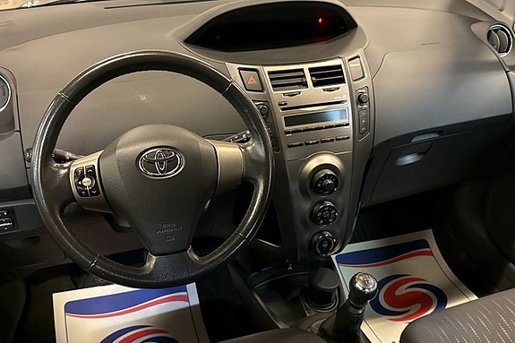 Toyota Yaris 6 of 8