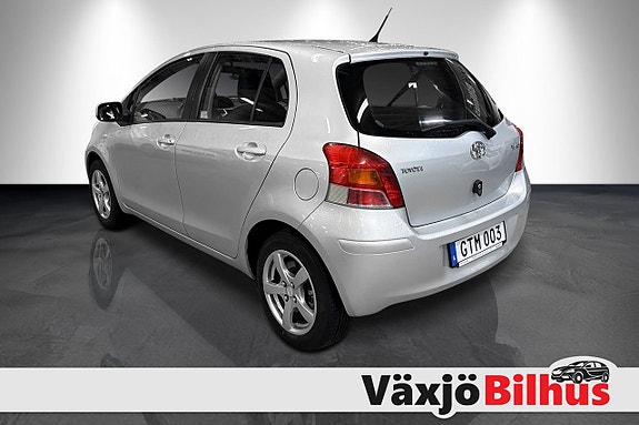Toyota Yaris 2 of 8