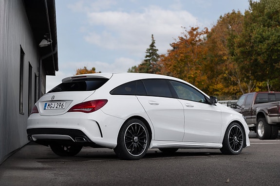 Mercedes-Benz CLA220 d 3 of 5