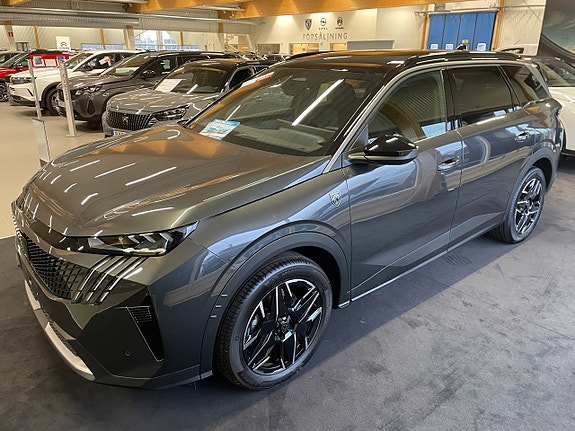 Peugeot 5008 2 of 3