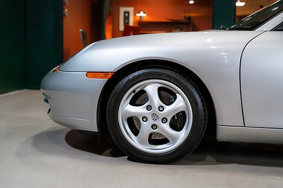 Porsche 911 4 of 5