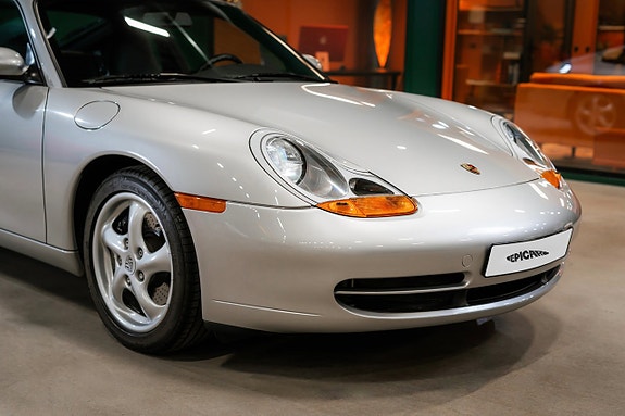Porsche 911 2 of 5