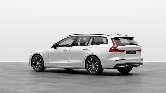 Volvo V60 2 of 5