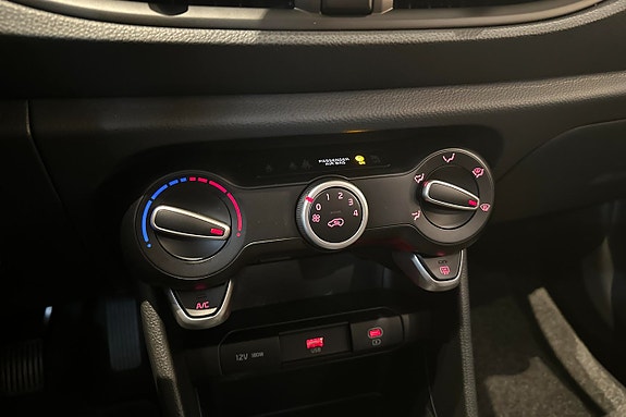 Kia Picanto 16 of 18