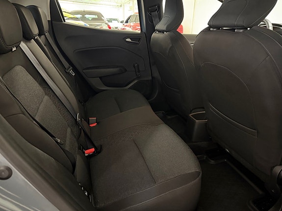 Renault Clio 11 of 12