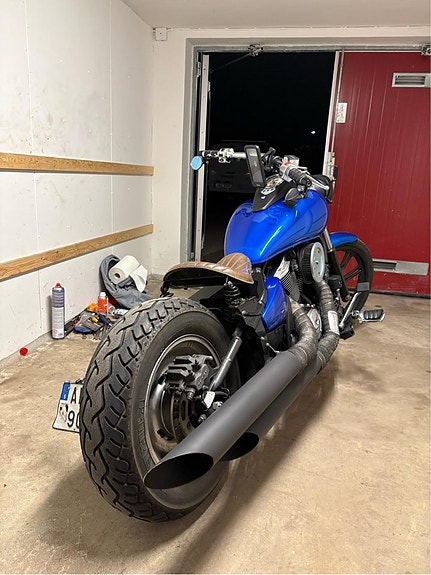 Kawasaki VN 900 bobber 3 of 5