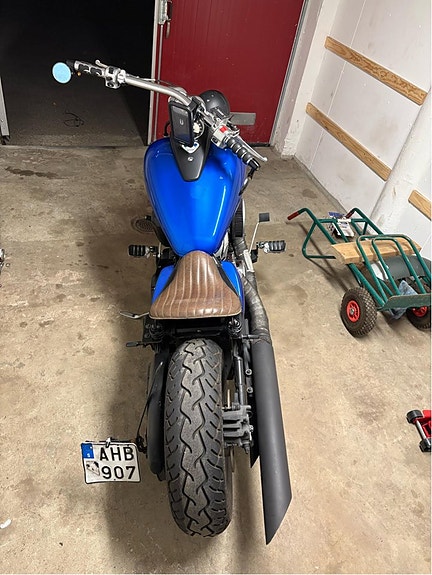 Kawasaki VN 900 bobber 5 of 5