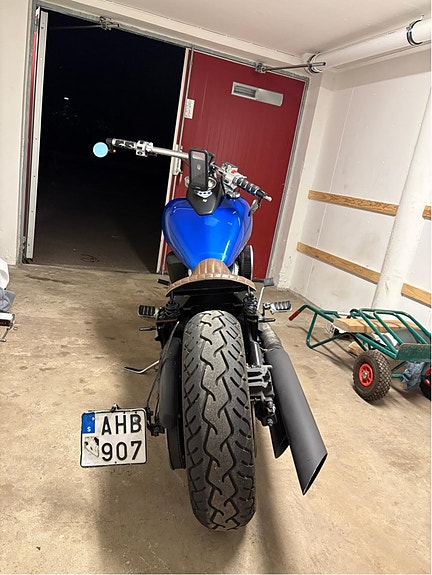 Kawasaki VN 900 bobber 2 of 5