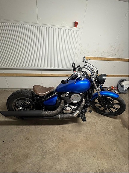 Kawasaki VN 900 bobber 4 of 5