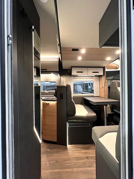 Knaus L!VE WAVE PLATINUM SELECTION 700 MEG 4 of 5