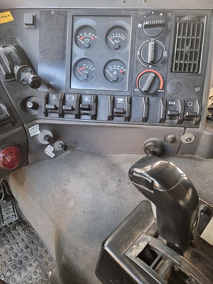 Volvo FL 12 8 of 10