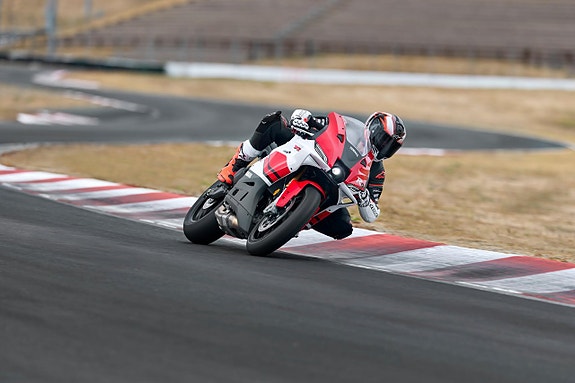Yamaha R9 ABS  70th ANNIVERSARY yzf r9 YZF900 4 of 8
