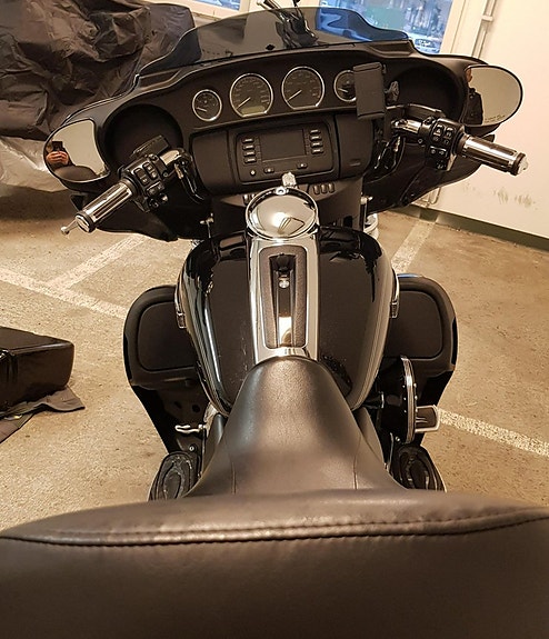 Harley-Davidson Electra Glide Ultra Classic 3 of 6