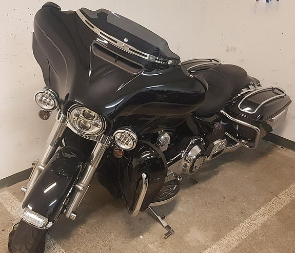 Harley-Davidson Electra Glide Ultra Classic 2 of 6