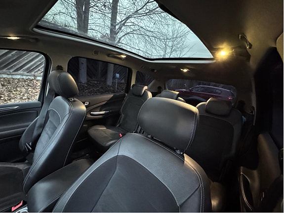 Ford S-MAX 4 of 5