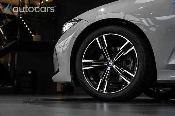 BMW 320 12 of 30
