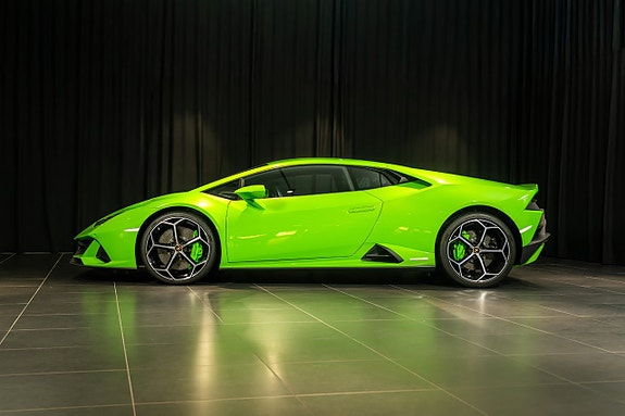 Lamborghini Huracan 2 of 5