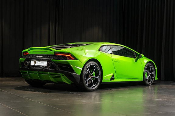 Lamborghini Huracan 3 of 5