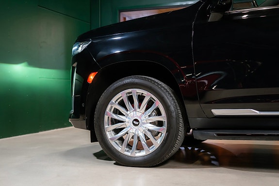 Cadillac Escalade 5 of 5