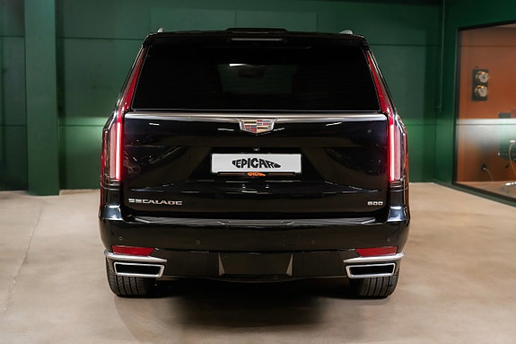 Cadillac Escalade 7 of 27