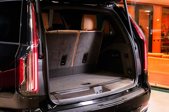 Cadillac Escalade 10 of 27