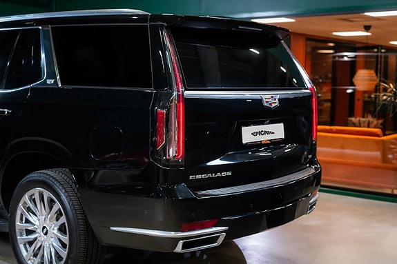 Cadillac Escalade 4 of 5