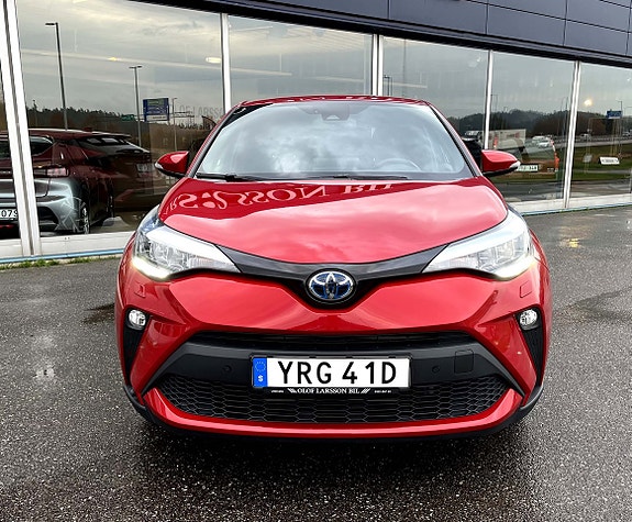 Toyota C-HR 2 of 5