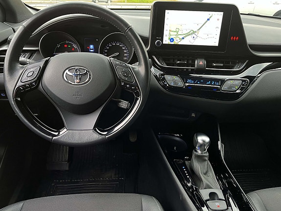 Toyota C-HR 7 of 11
