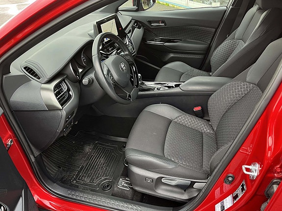 Toyota C-HR 9 of 11